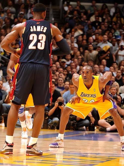 篮球战术分析：看懂篮球赛事的攻防与战术安排