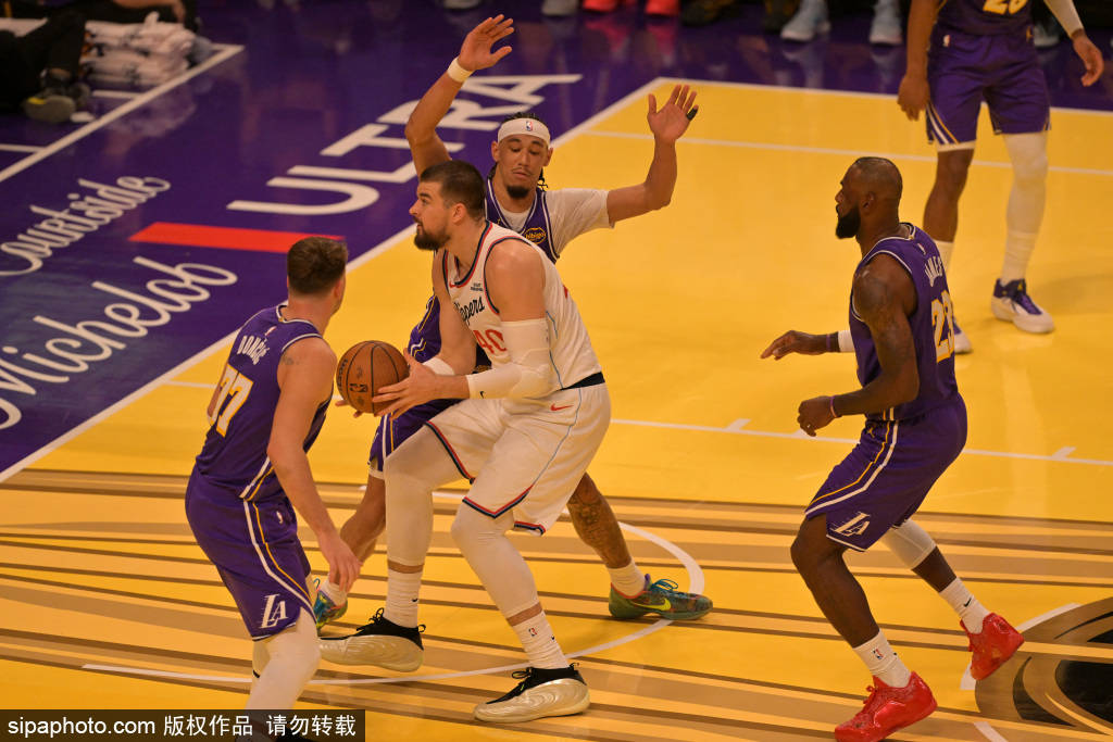 湖人新闻：东契奇呼吁NBA尽快解决滑溜球场问题