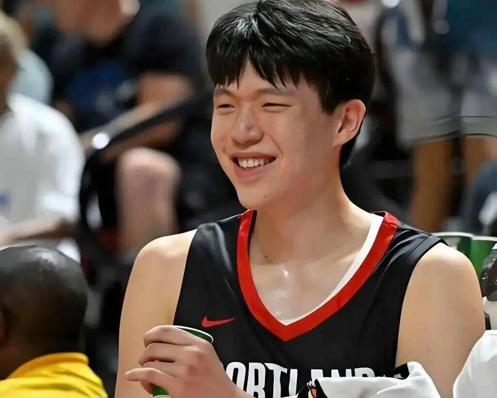 杨瀚森暴扣入选NBA十佳球！感谢韦斯利，斯普利特盛赞